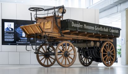 Mercedes-Benz celebra 130 anos da invenção do caminhão