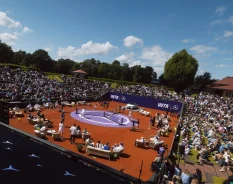 Mercedes-Benz inova com quadra em formato de estrela no Berlin Tennis Open