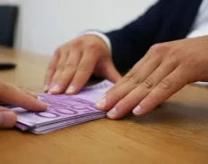 Pesquisa do KfW: quatro em cada dez PMEs relatam dificuldade de acesso a empréstimos.