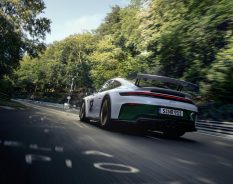 Porsche homenageia os 100 anos do complexo automobilístico de Nürburgring