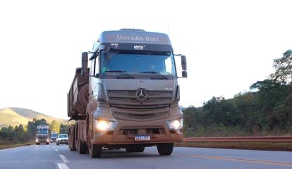 Mercedes-Benz amplia presença no transporte voltado à mineração em Minas Gerais